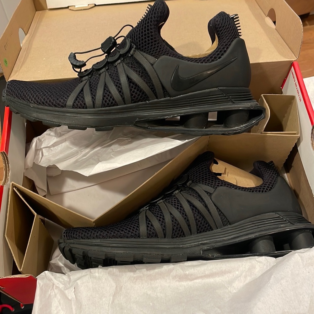 Nikes size 9.5